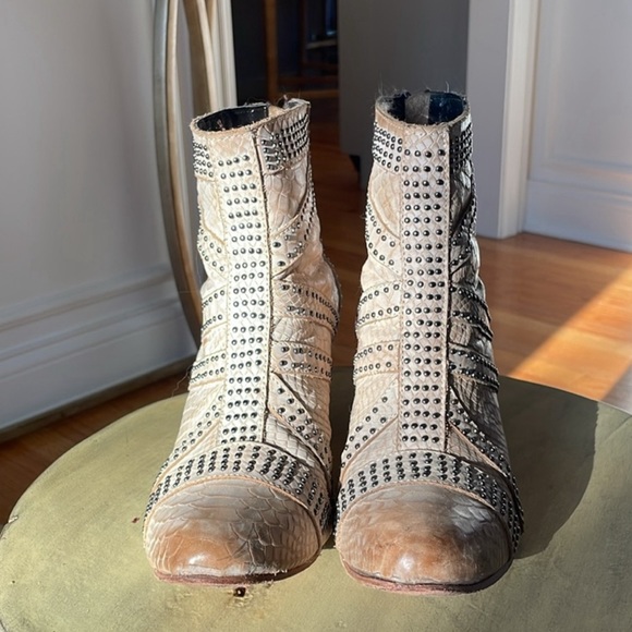 Freebird by Steven Nelle Studded, Distressed and Textured Ankle Boots - Size 9 - Picture 2 of 7